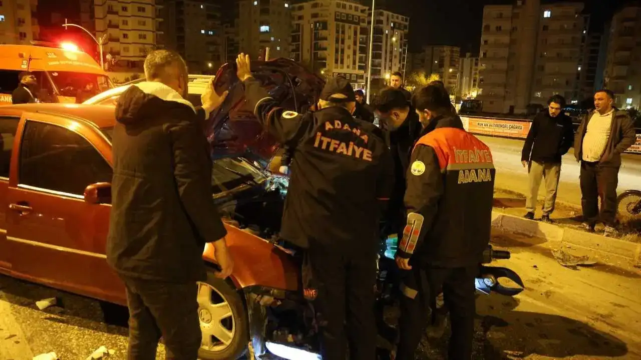 Adana’da Babadan Kalan Yadigar Araç Perte Çıktı! 2 Yaralı 5